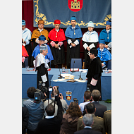 Momento del juramento para formar parte del Claustro de Doctores de la Universidad de Burgos