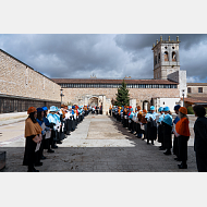 Tradicional paseíllo tras el solemne acto académico