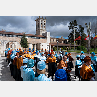 Tradicional paseíllo tras el solemne acto académico