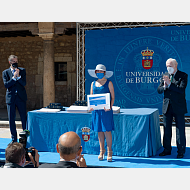 Dña. María Cruz Atanes Martínez, en representación del Servicio de Recursos Humanos, Premio a la mejora en la Gestión.