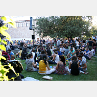 Concierto del Tablero de Música en los jardines de la Universidad