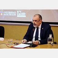 El profesor Ignacio Fernández de Mata realiza la Laudatio