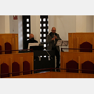 El Dr. Alfonso Blasco al Oboe y el Dr. Javier Centeno al teclado intervienen durante el acto académico