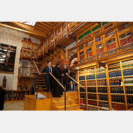 Umberto Eco en la Biblioteca del Monasterio de Silos