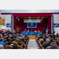 Momento de la Laudatio del padrino, el doctor Juan Ayllón Barasoain