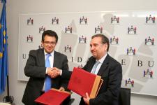 Firma del convenio entre la UBU y el Ministerio de Ciencia de Argentina