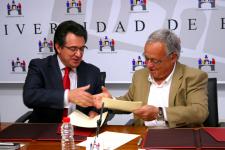 El rector de la UBU, Alfonso Murillo, y el director de la Fundación del Instituto Castellano y Leonés de la Lengua, Gonzalo Santonja