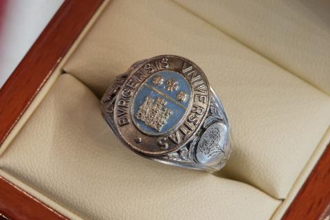 Anillo realizado para el Doctor Honoris Causa, Umberto Eco